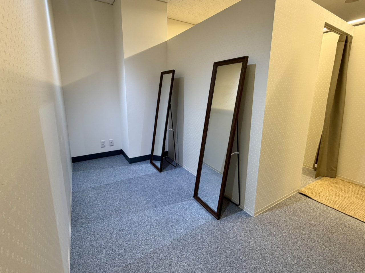 三河屋本店隣接ビルのゲスト更衣室